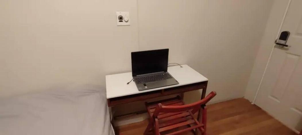 Central & Affordable Williamsburg Small Room นิวยอร์ก ภายนอก รูปภาพ